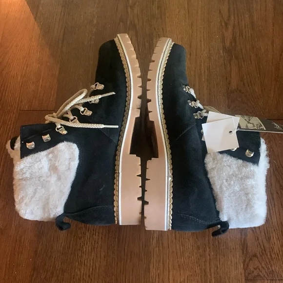 Montelliana NWT boots, beautiful quality and unworn. - Picture 10 of 13